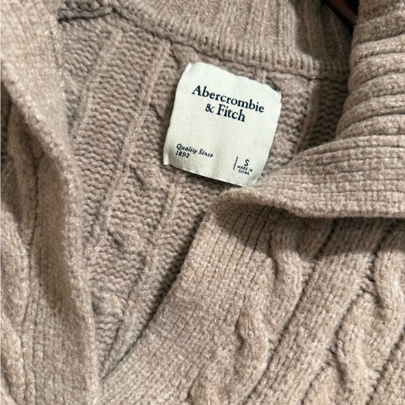 Abercrombie & Fitch Beige Cable Knit Cardigan - Picture 2 of 4